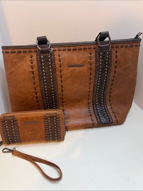 3-in-1 100% leather MontanaWest large shoulder toe with matching wallet/wristlet